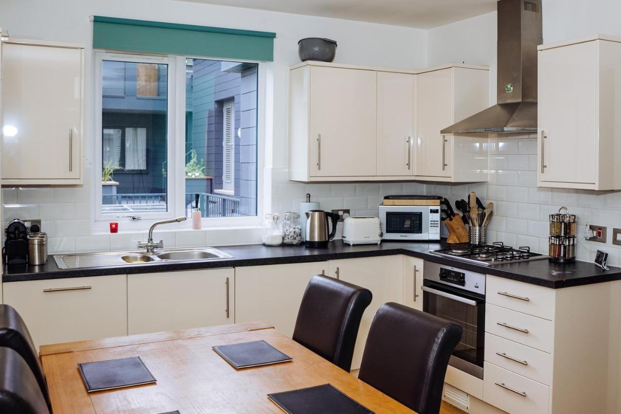 Beautiful, Contemporary 3 Bedroom Apartment Bath Eksteriør bilde