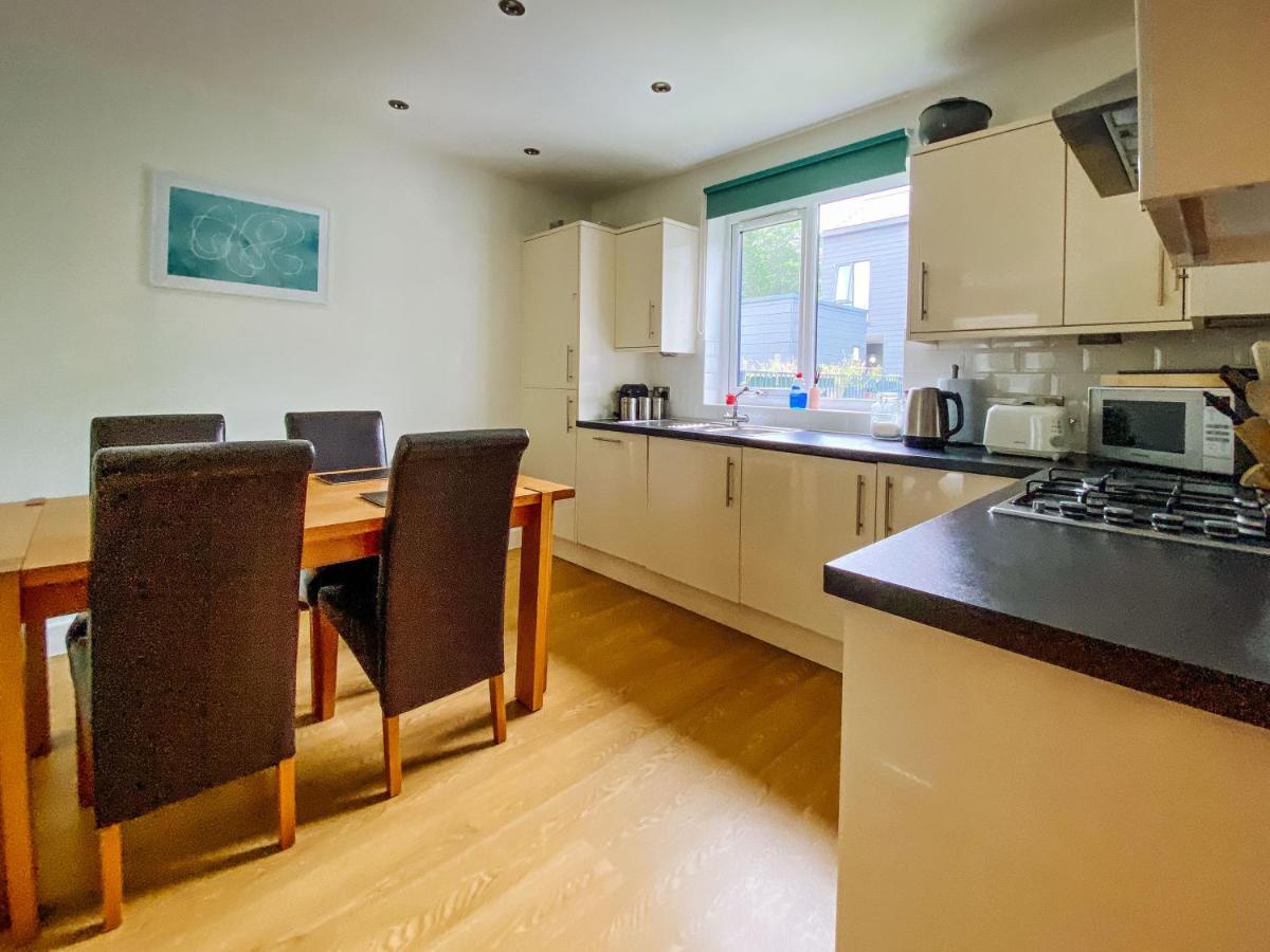 Beautiful, Contemporary 3 Bedroom Apartment Bath Eksteriør bilde