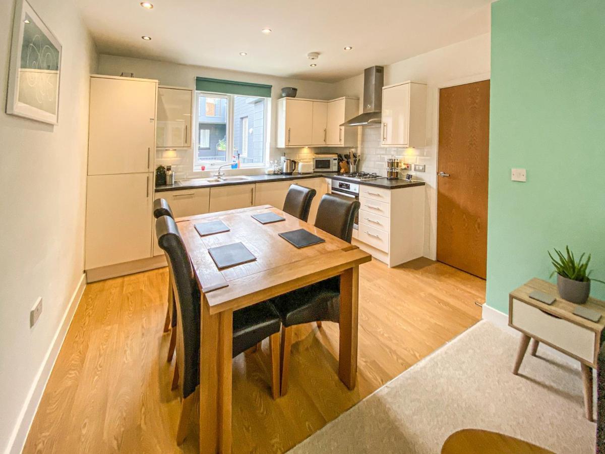 Beautiful, Contemporary 3 Bedroom Apartment Bath Eksteriør bilde