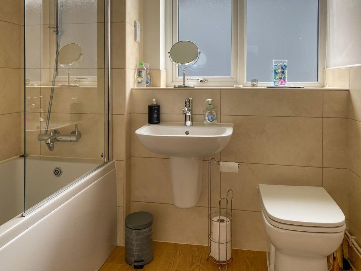 Beautiful, Contemporary 3 Bedroom Apartment Bath Eksteriør bilde