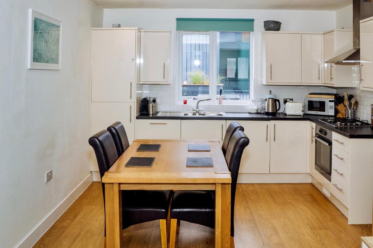 Beautiful, Contemporary 3 Bedroom Apartment Bath Eksteriør bilde