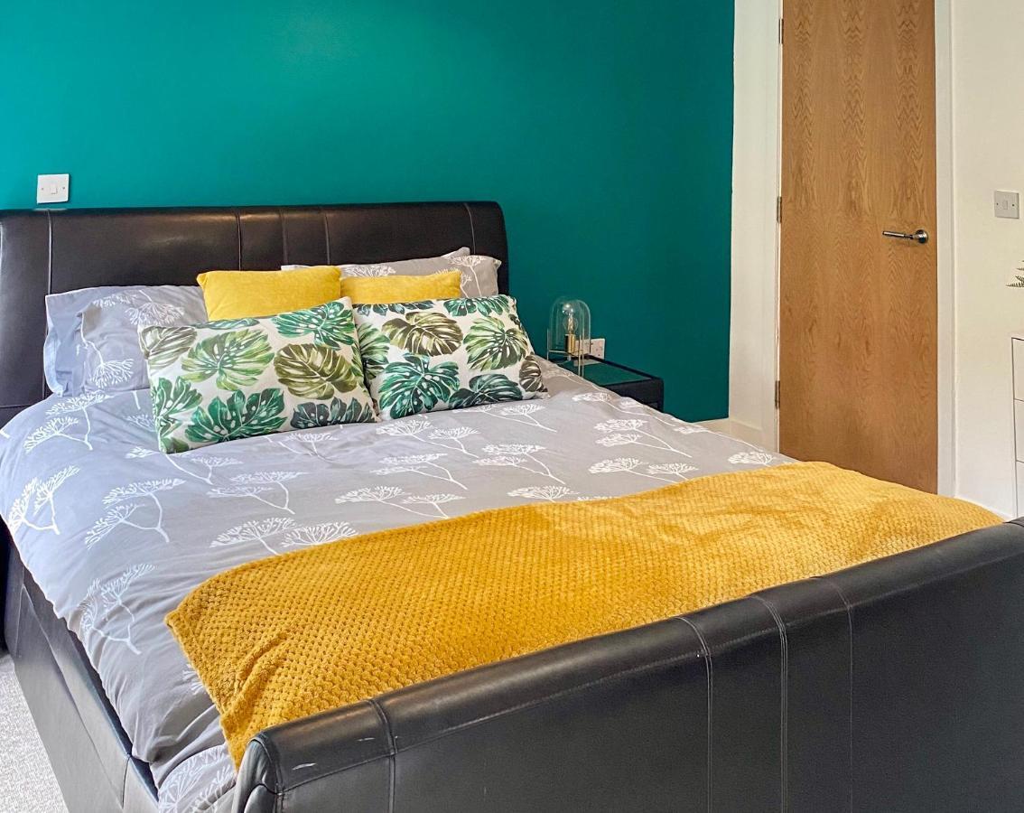 Beautiful, Contemporary 3 Bedroom Apartment Bath Eksteriør bilde