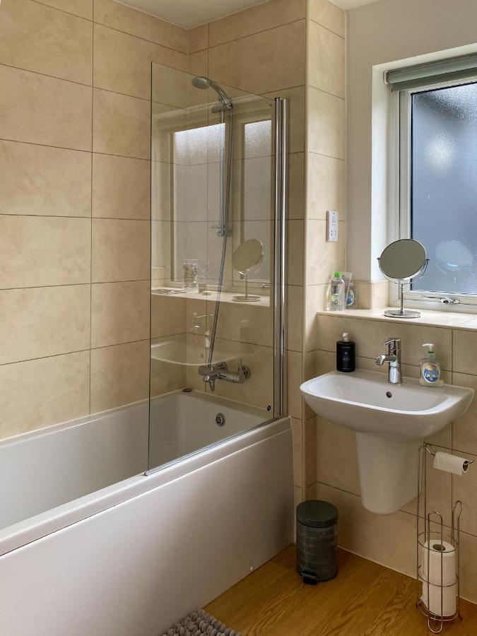 Beautiful, Contemporary 3 Bedroom Apartment Bath Eksteriør bilde